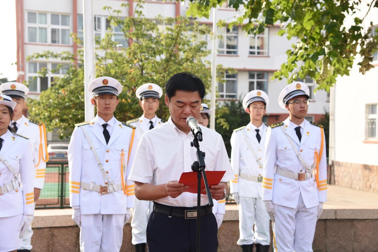 青島房產(chǎn)學(xué)校舉行“立德樹人、為人師表、清廉從教”師德倡議暨教師節(jié)宣誓活動